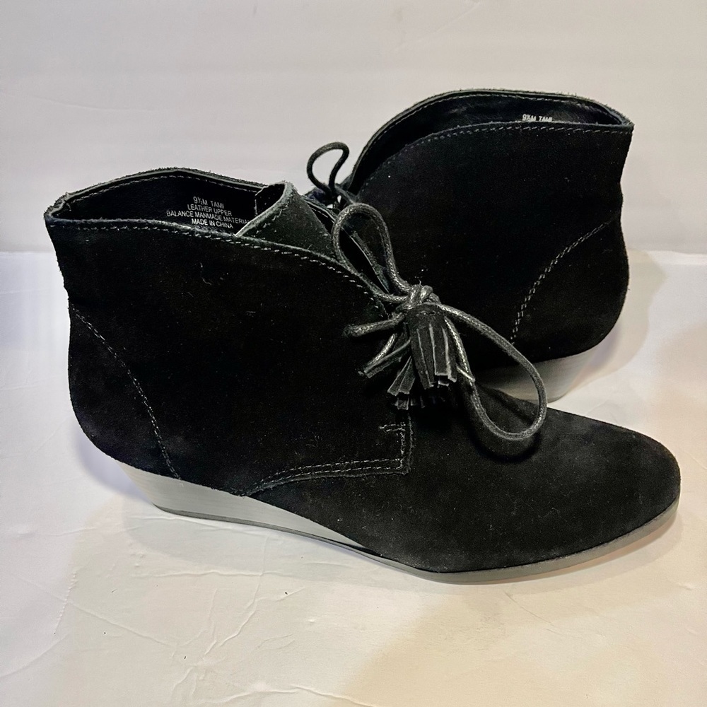 CROWN VINTAGE Tami Womens NWOT
Black Suede Wedge Ankle Boots Size 9.5